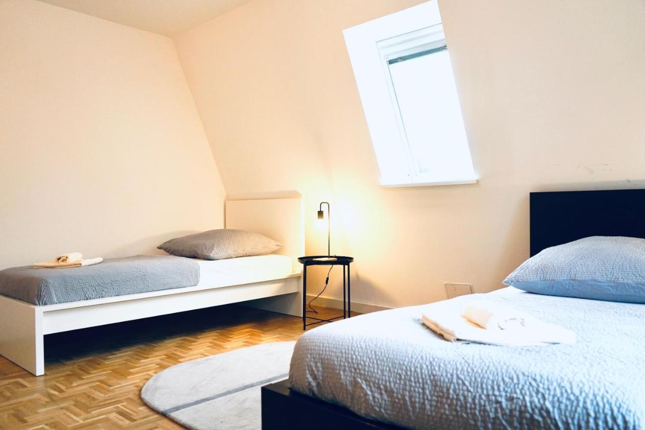 Geraeumiges Wohnen Fuer 7 Personen- Parkplatz- Waschmaschine- 3 Schlafzimmer Wolfsbourg Extérieur photo